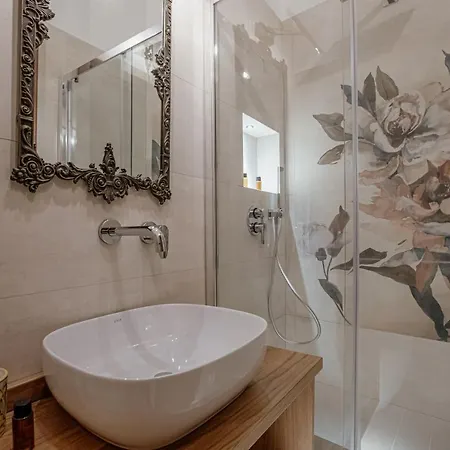 Palazzo Giunta - Porta Marina Ortigia 3*