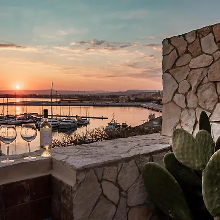 Palazzo Giunta - Porta Marina Ortigia Bed & Breakfast