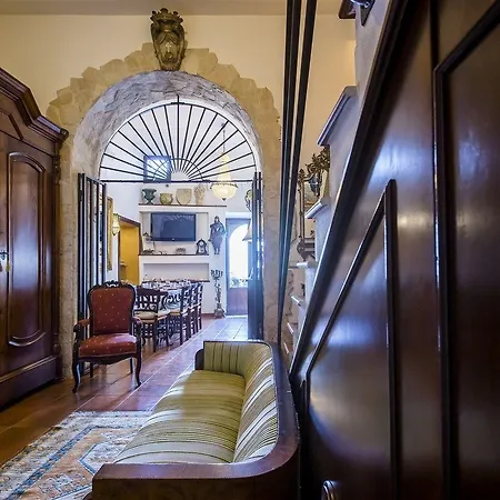 Palazzo Giunta - Porta Marina Ortigia 4*