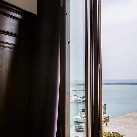 Palazzo Giunta - Porta Marina Ortigia Bed & Breakfast