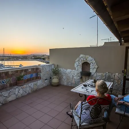 Palazzo Giunta - Porta Marina Ortigia 4*