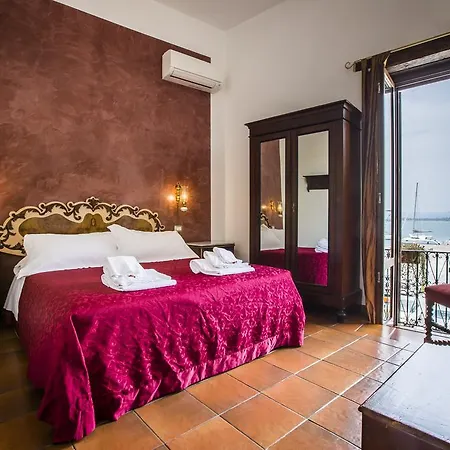 Bed & Breakfast Palazzo Giunta - Porta Marina Ortigia