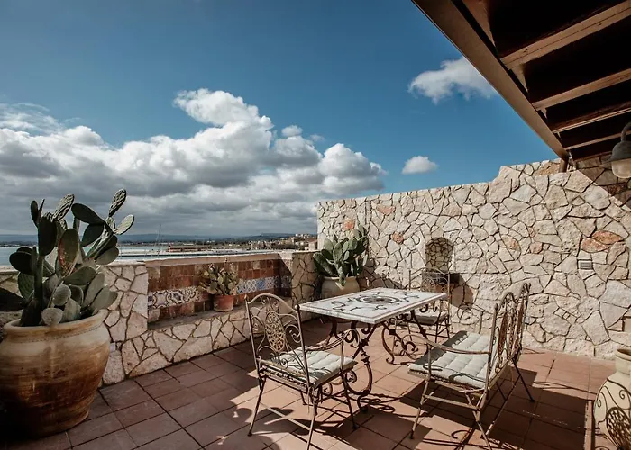 Palazzo Giunta - Porta Marina Ortigia 4*