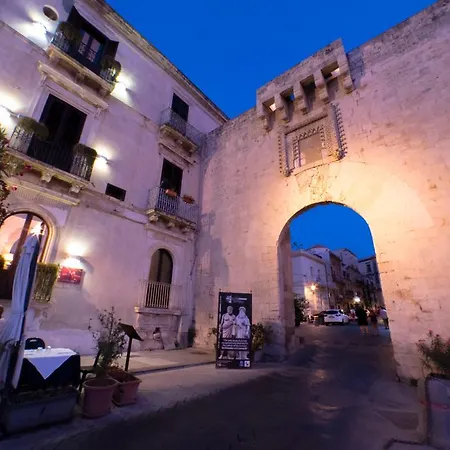 Palazzo Giunta - Porta Marina Ortigia 4*